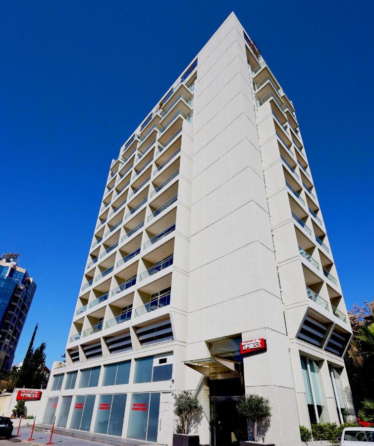 The Smallville Xpress Beirut Bagian luar foto