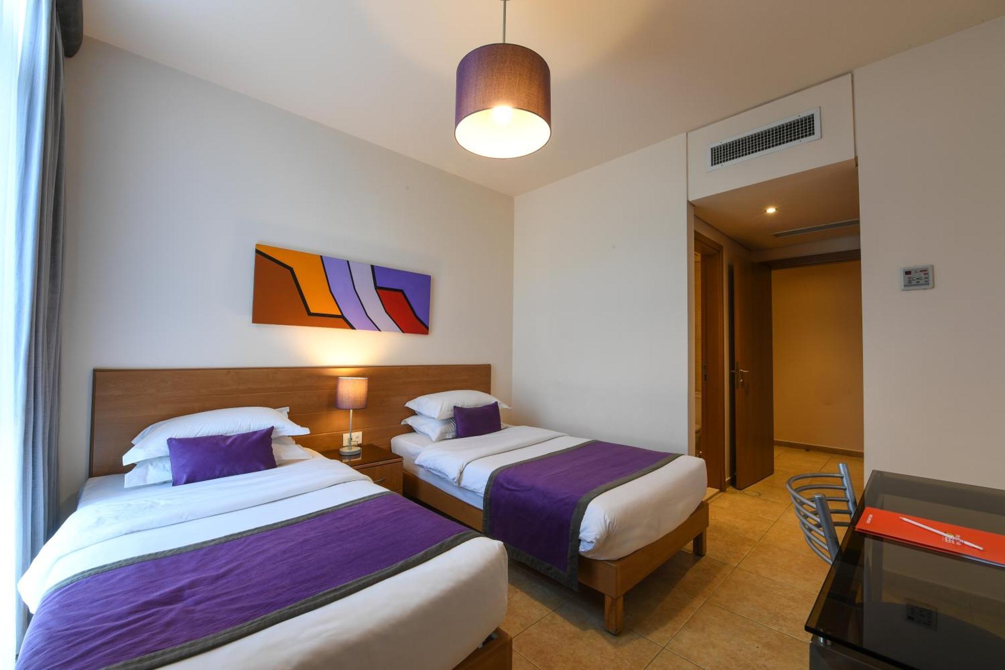 The Smallville Xpress Beirut Bagian luar foto