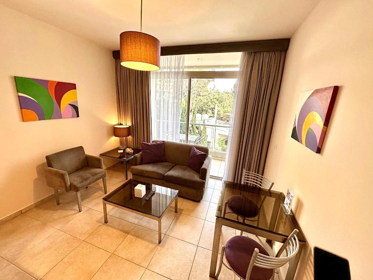 The Smallville Xpress Beirut Bagian luar foto