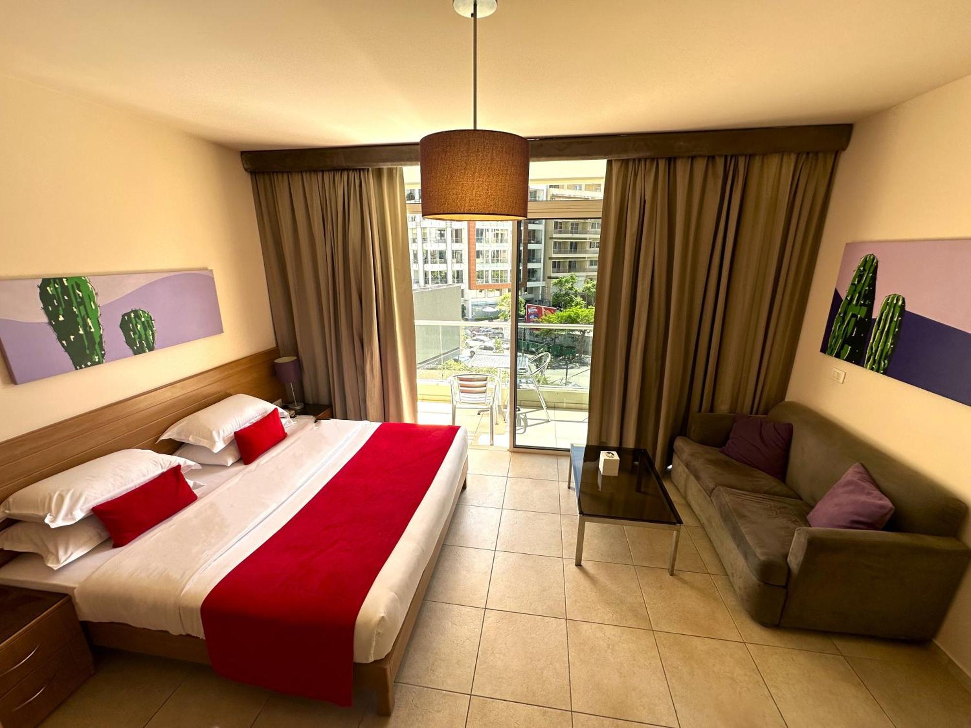 The Smallville Xpress Beirut Bagian luar foto