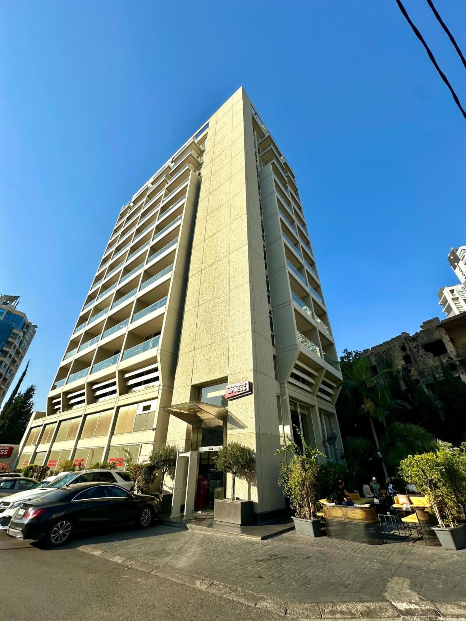 The Smallville Xpress Beirut Bagian luar foto