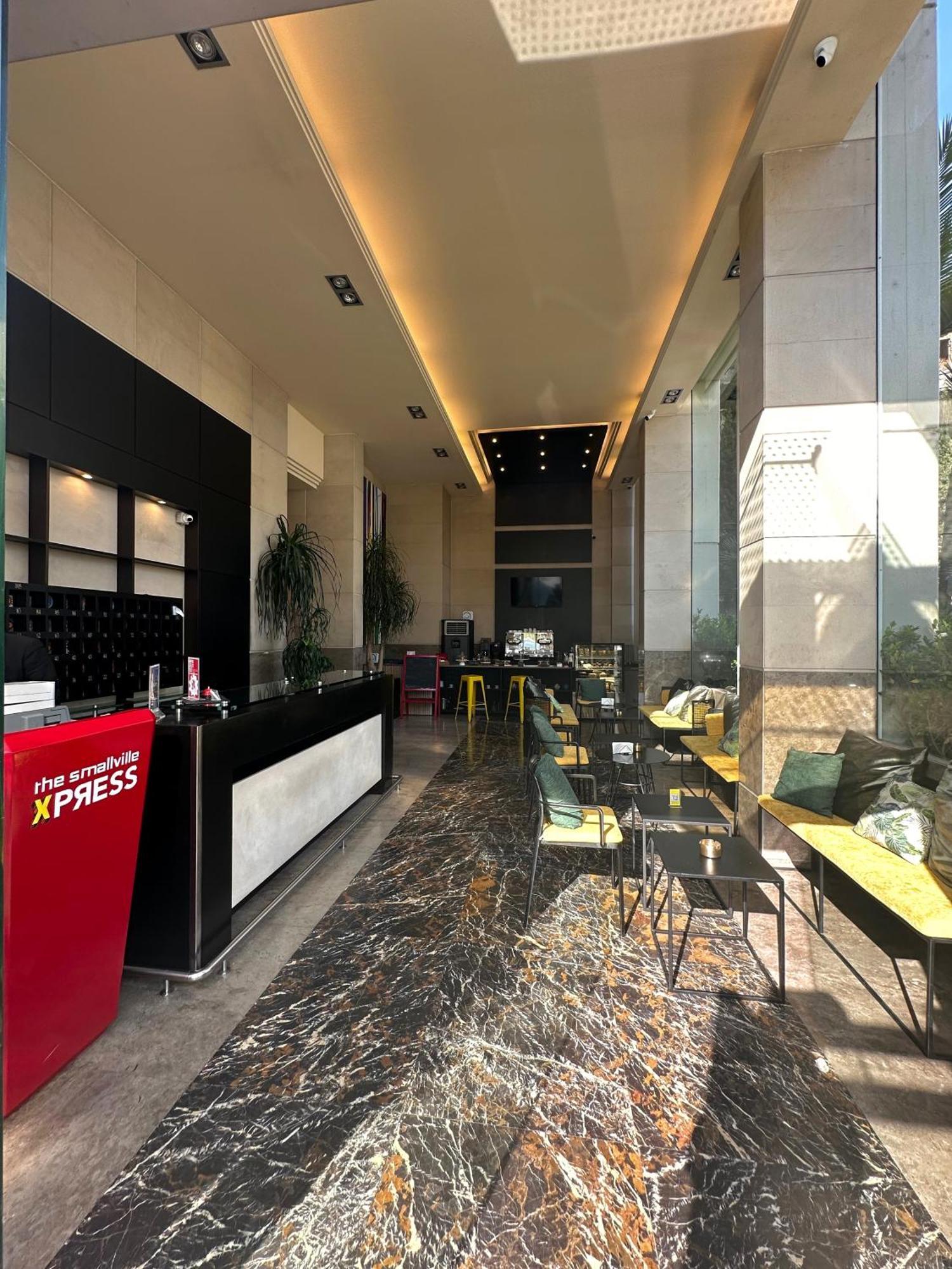 The Smallville Xpress Beirut Bagian luar foto
