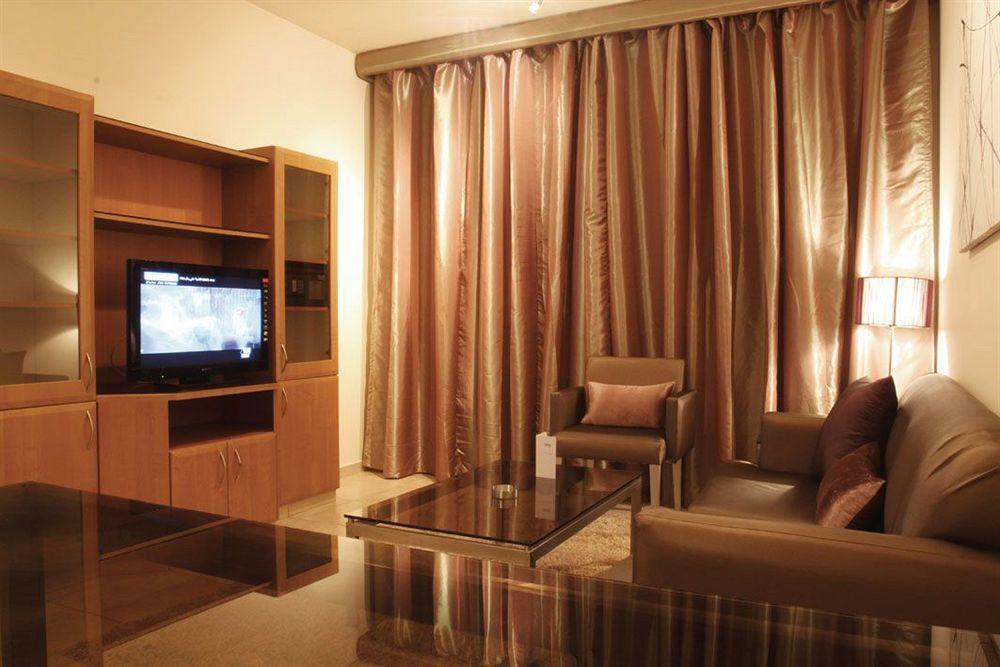 The Smallville Xpress Beirut Bagian luar foto